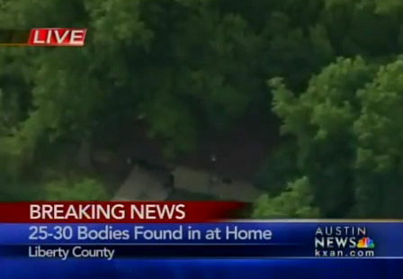 © Robert Rotifer Breaking News in Texas, Gartenhaus von oben auf NBC